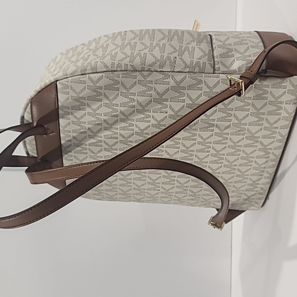 CHOOSE 80% SALE ✅ MICHAEL KORS BAGS✨ ALL NEW WITH TAGS - Picture 7 of 12